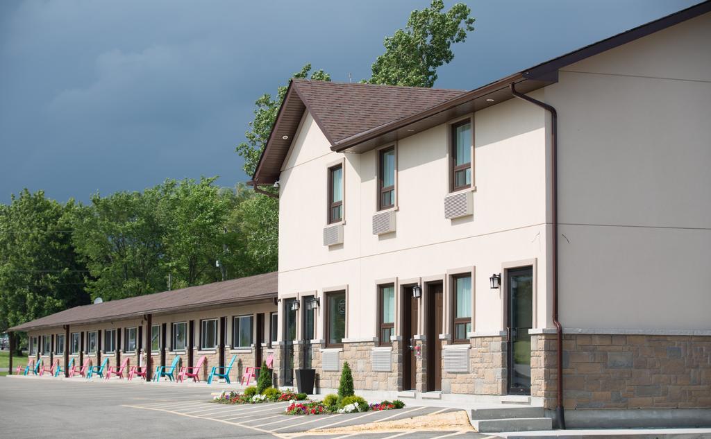 Masterson'S Motel Greater Napanee Ngoại thất bức ảnh