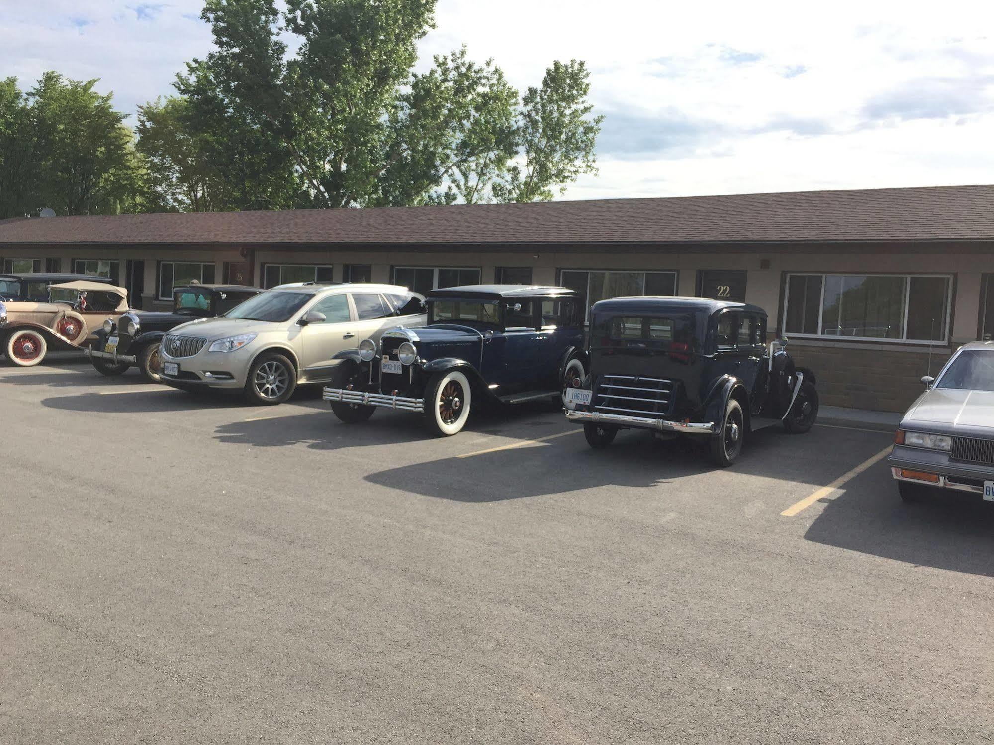 Masterson'S Motel Greater Napanee Ngoại thất bức ảnh