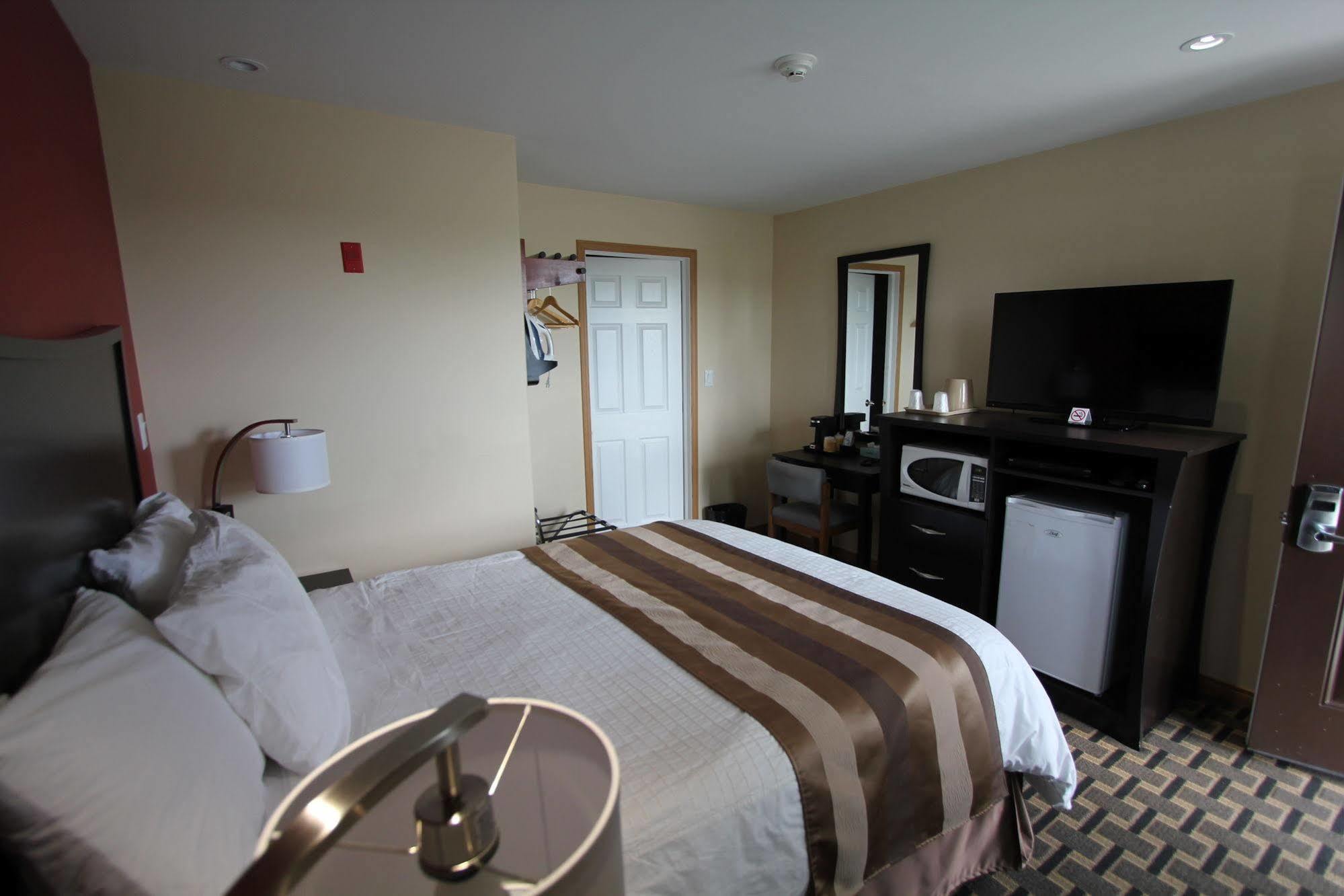 Masterson'S Motel Greater Napanee Ngoại thất bức ảnh
