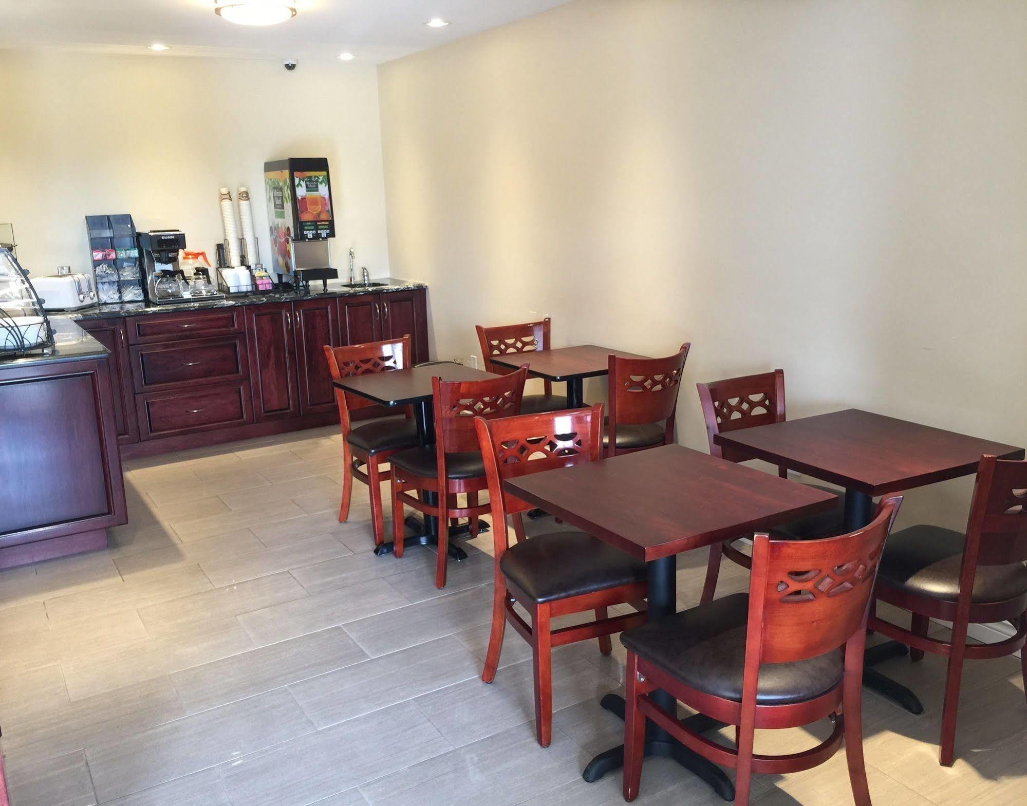 Masterson'S Motel Greater Napanee Ngoại thất bức ảnh