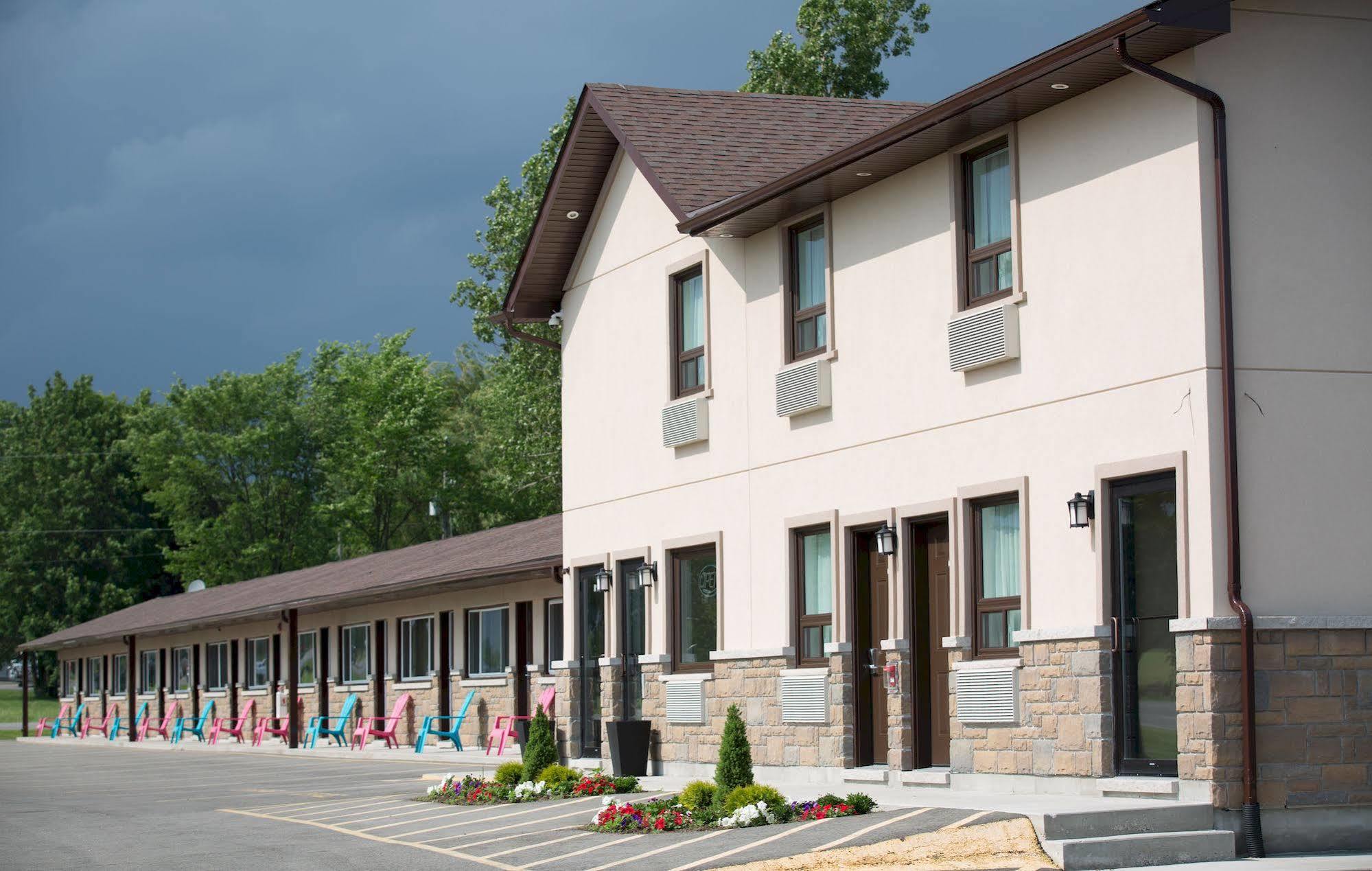Masterson'S Motel Greater Napanee Ngoại thất bức ảnh