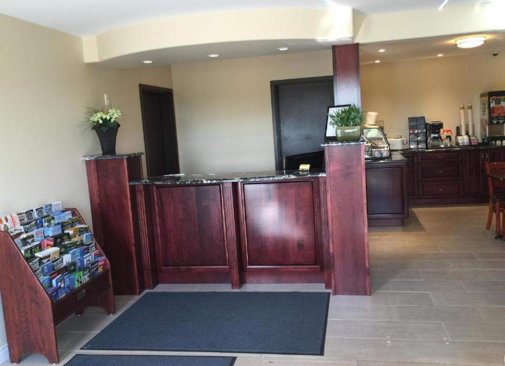 Masterson'S Motel Greater Napanee Ngoại thất bức ảnh